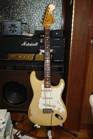 Fender Stratocaster 1976年前期